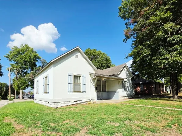 305 E Jackson St, Pittsburg, KS 66762