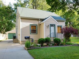 558 E Greenlawn Ave, Lansing, MI 48910