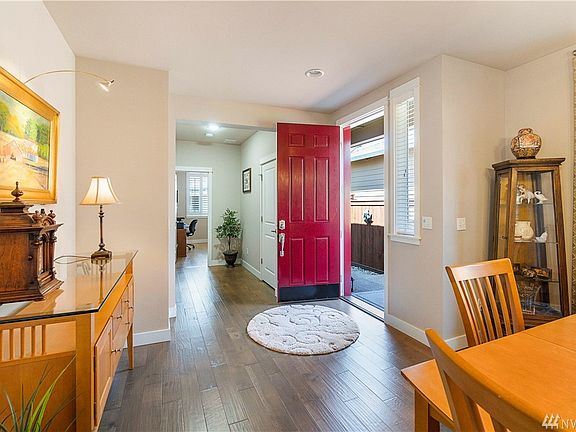 5th image of 8332 Vashon Dr NE
