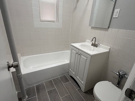 4th image of 165 W 48th St #10C