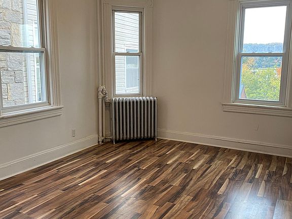 3rd image of 263 Warburton Ave APT 2