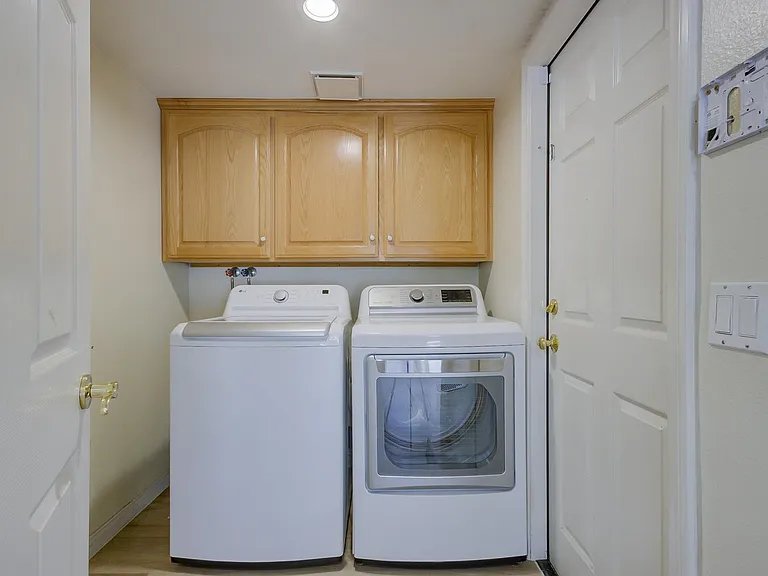 25425 Mandarin Ct — Photo 7
