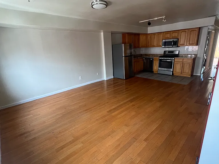 1125 Hamilton St #B — Photo 1