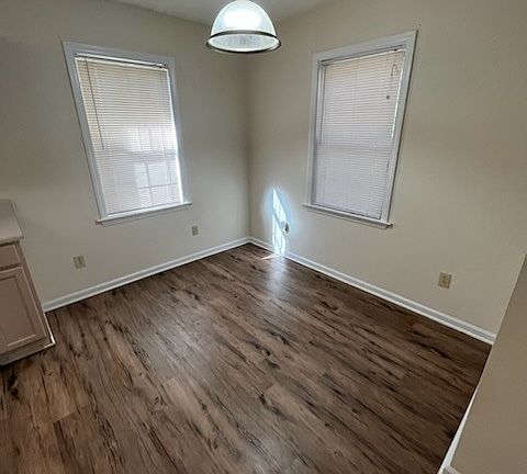 4th image of 104 Willow Creek Ln