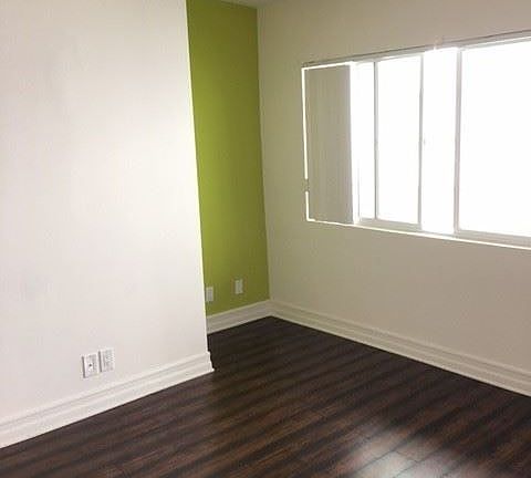 5th image of 11915 Darlington Ave APT 06
