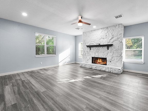5th image of 1425 Oakhill Dr