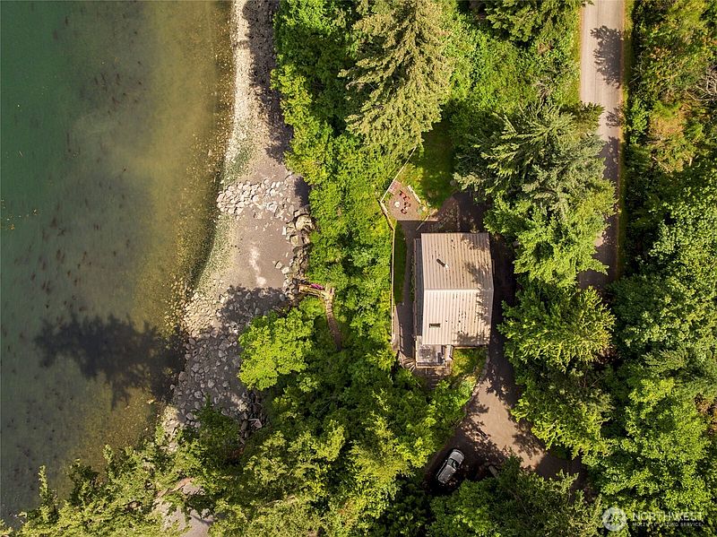 4th image of 295 Raccoon Point Road