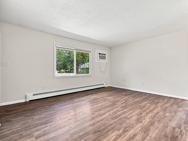 500 - 530 Laurel St — Photo 11