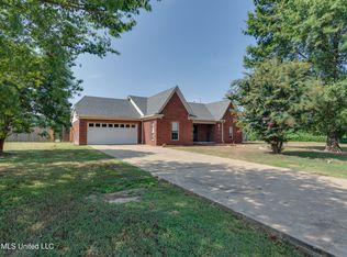10495 Spring River Cv, Lake Cormorant, MS 38641