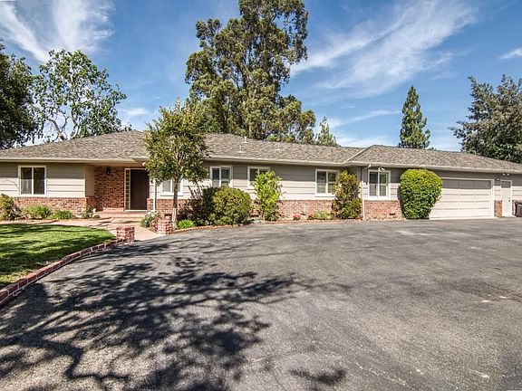 3rd image of 15990 Rose Ave