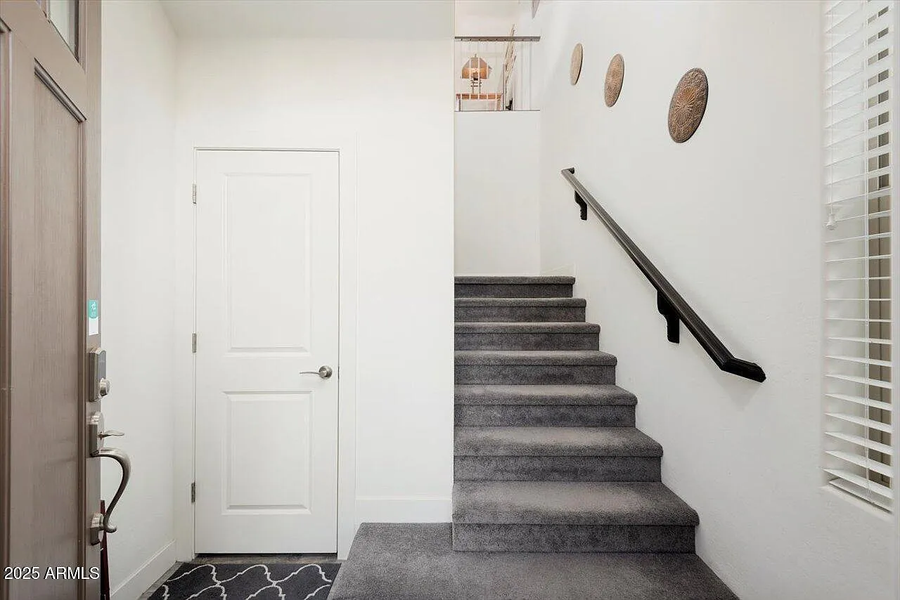 3 bed, 2.0 bath, 1936 sqft, $4,495 — Photo 4