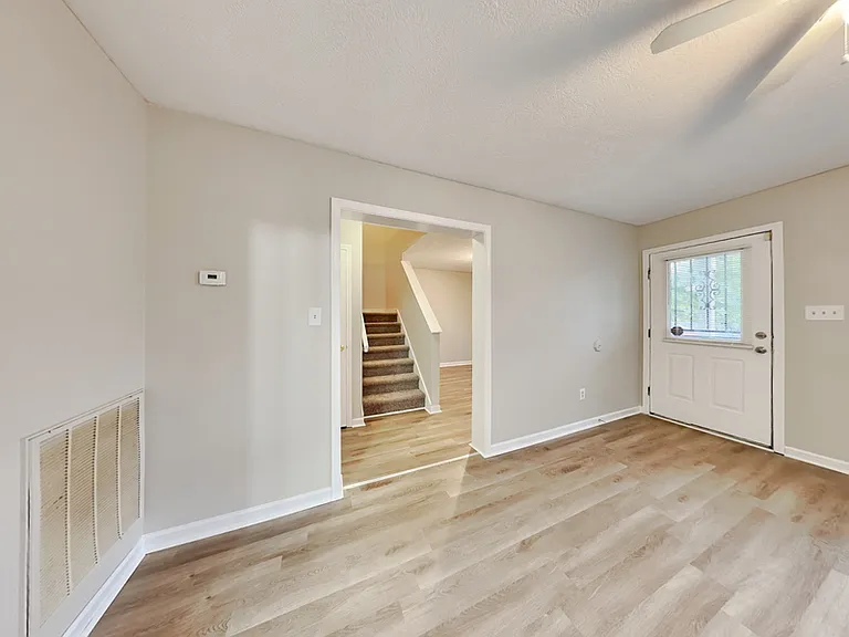 729 Cooper St SW — Photo 2