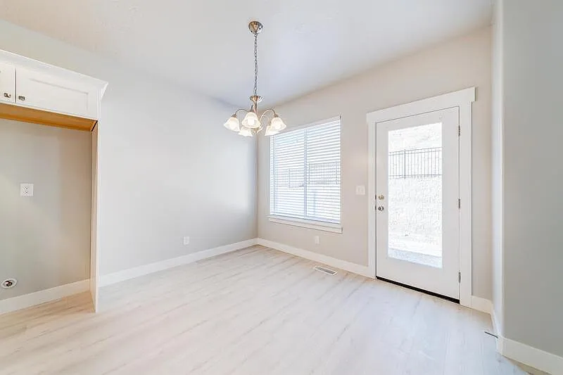 4 bed, 3.5 bath, 2225 sqft, $750 — Photo 4