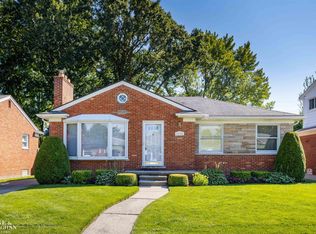 20524 Sunnyside St, Saint Clair Shores, MI 48080