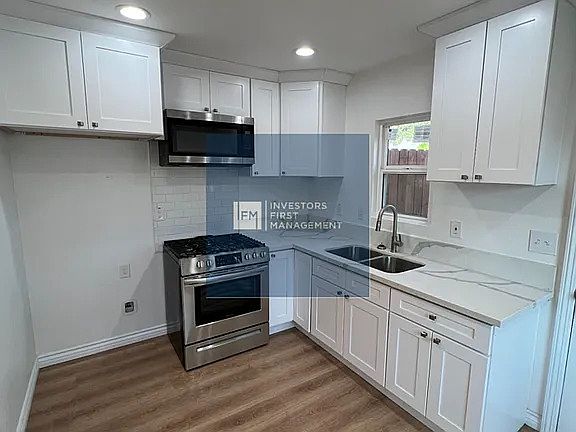 1st image of 464 Myrtlewood Dr