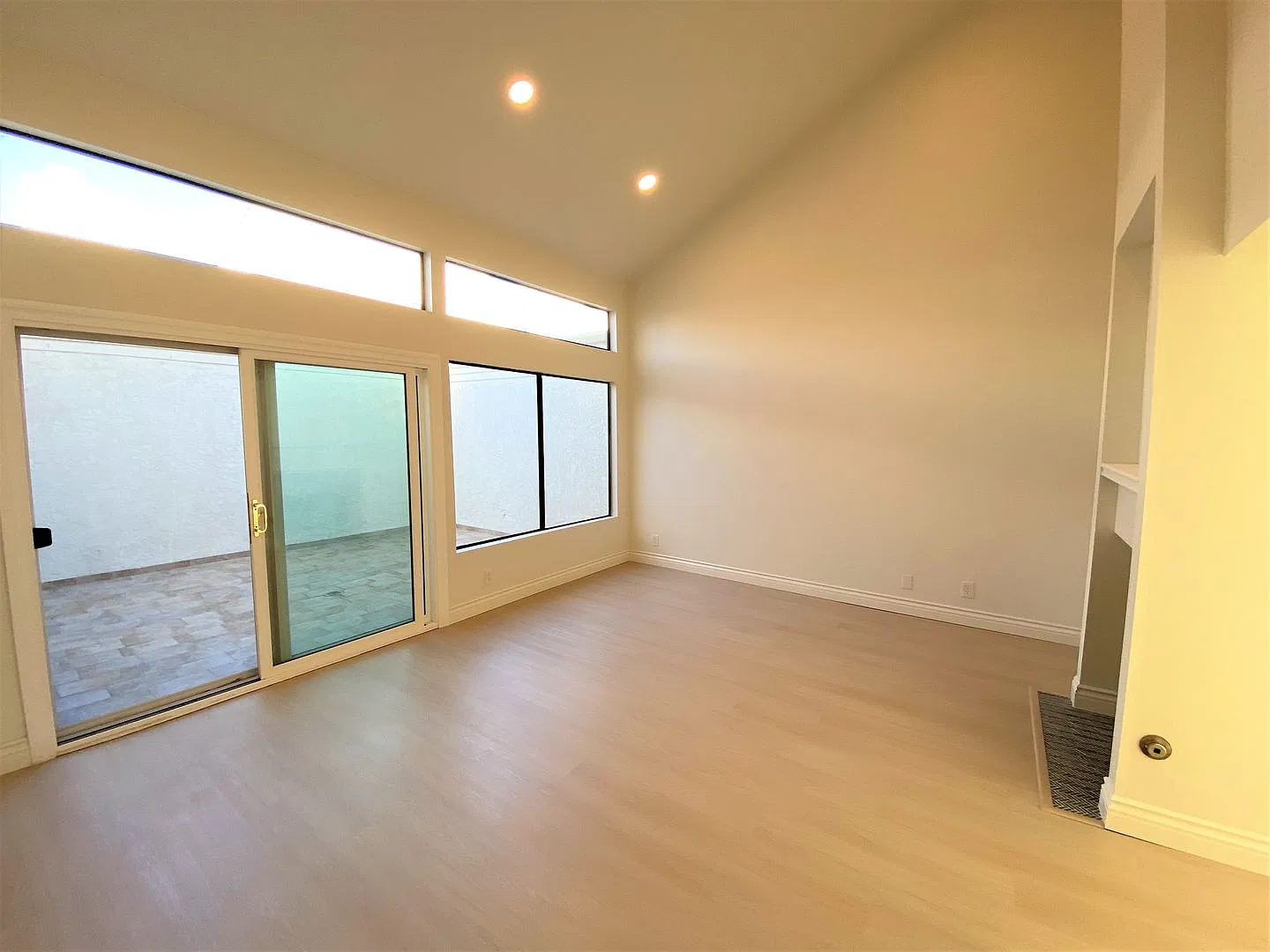 Gorgeous townhome located in a desirable Irvine community! — Photo 4