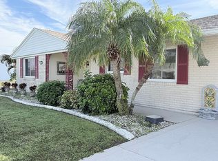 1513 Blackstone Cir, Sun City Center, FL 33573