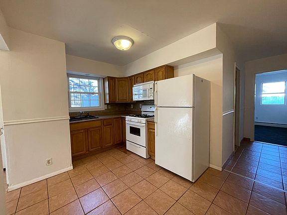 2nd image of 65 Jefferson Blvd Floor 1