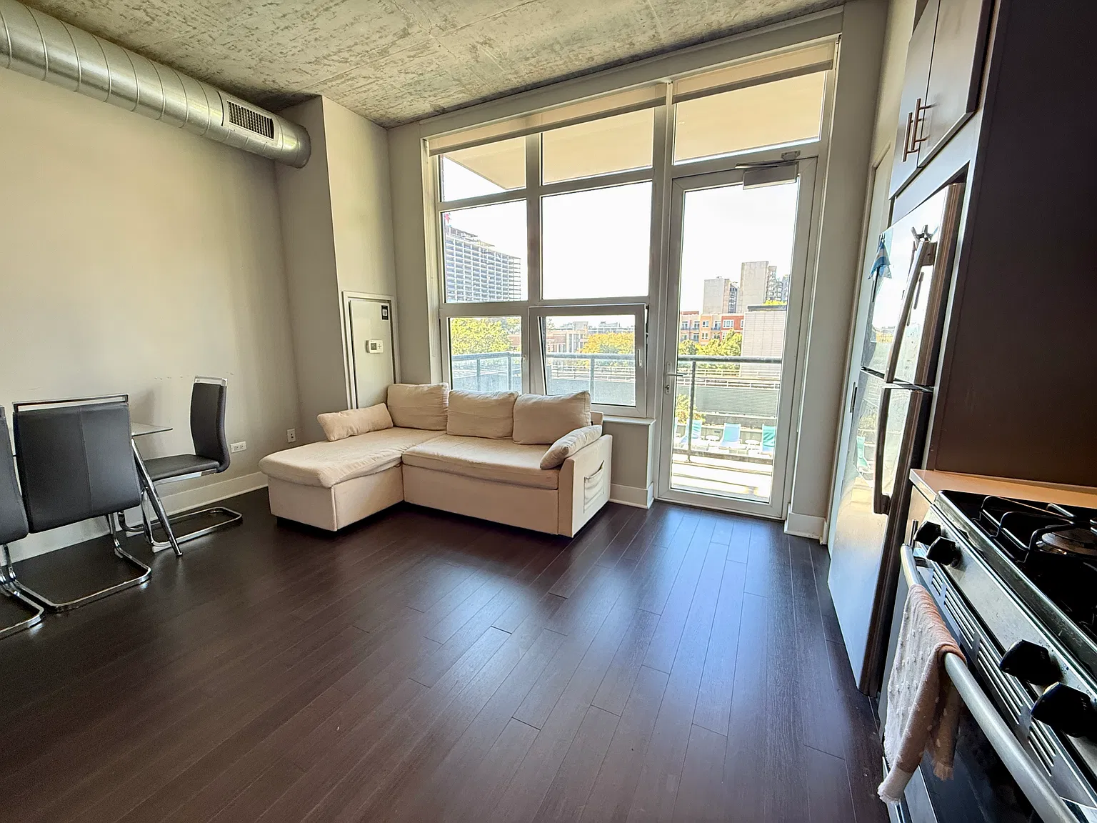1 bed, 522 sqft, $2,365 — Photo 3