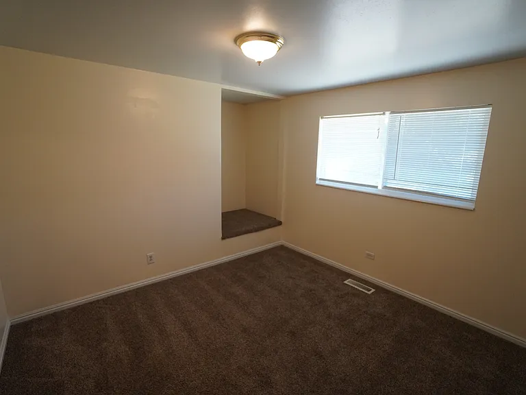 277 W 2300 N — Photo 11