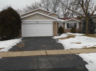 1927 Aspen Dr, Hanover Park, IL 60133