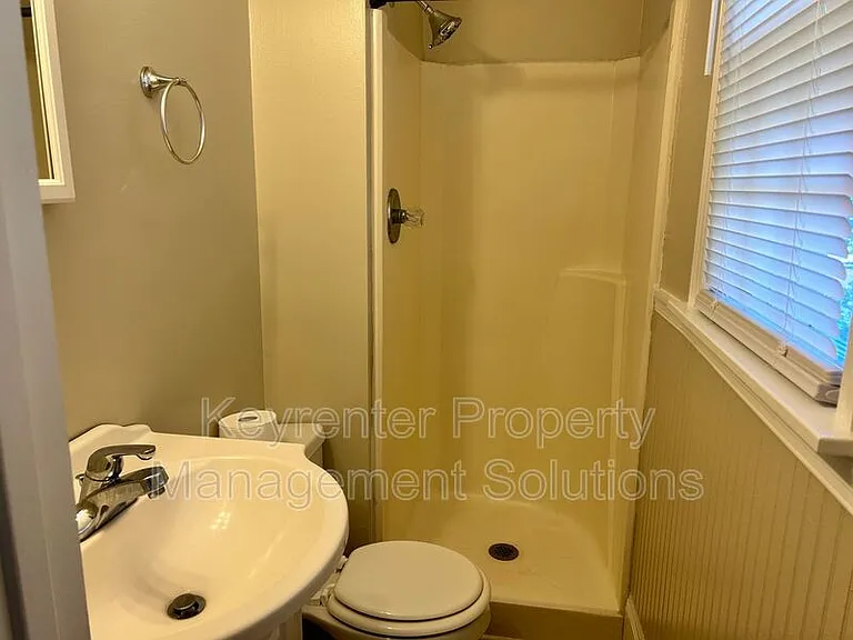 510 Shore Rd — Photo 29
