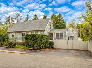 54 Highland St, Peabody, MA 01960