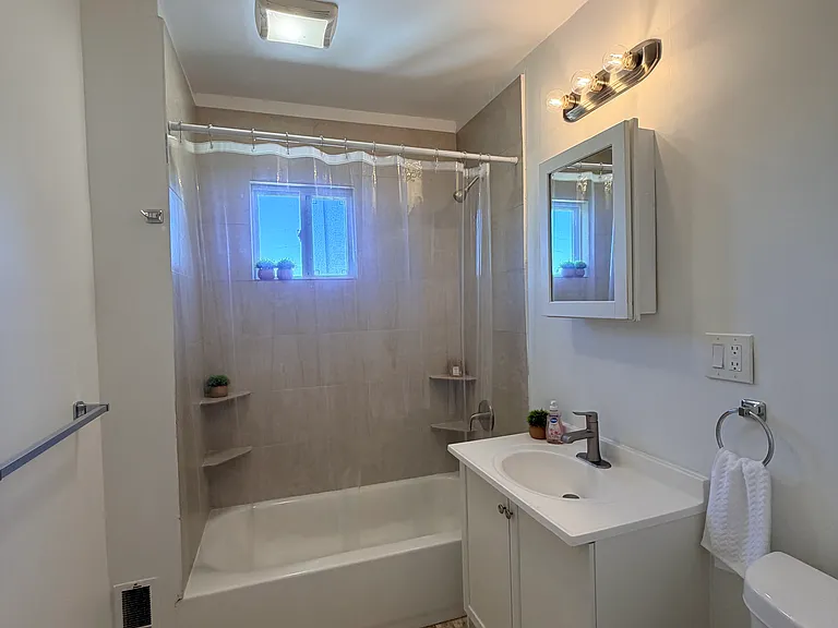 49 Henry St #3 — Photo 19