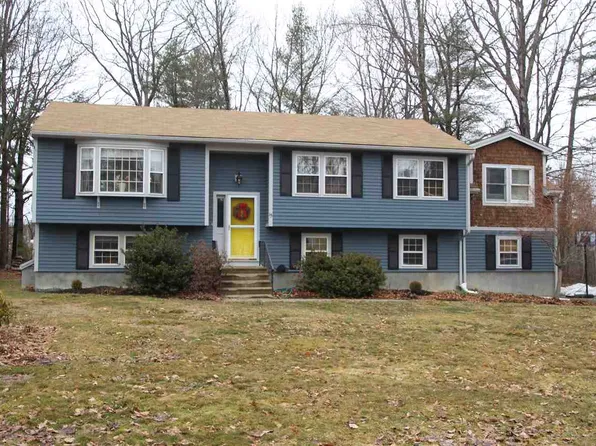 15 Winterbrook Dr, York, ME 03909
