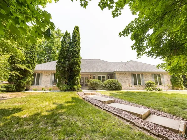 105 Pineywoods Dr, Swansea, IL 62226