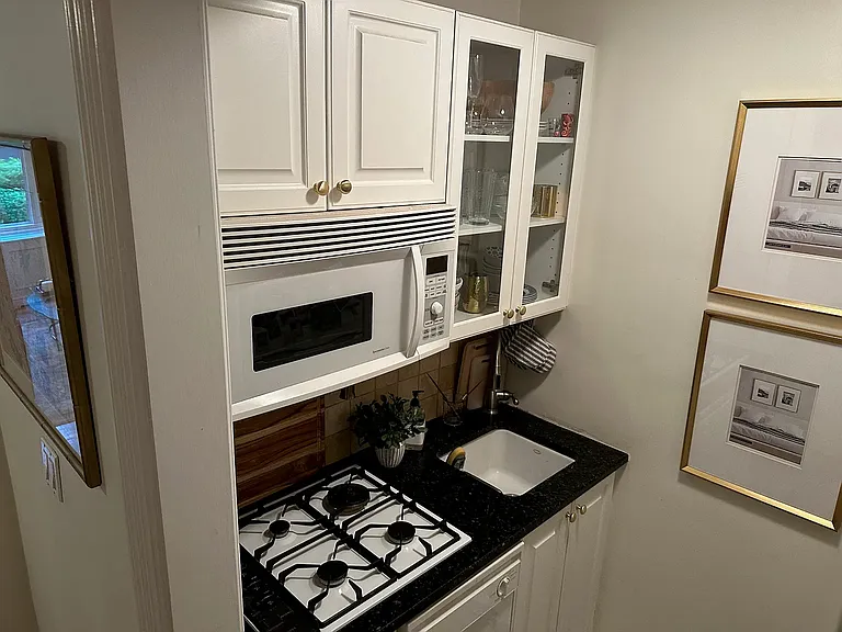 210 E 63rd St #3D — Photo 9
