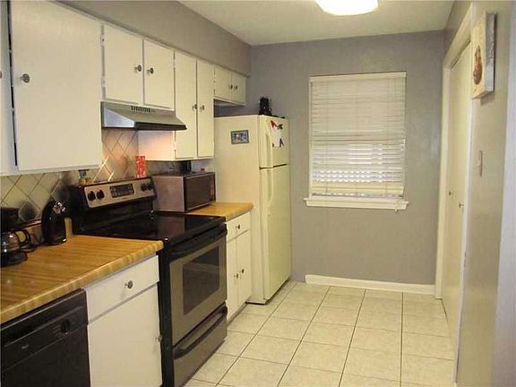 5th image of 2301 Edenborn Ave APT 405