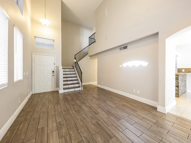 3424 E Rockwood Dr — Photo 5