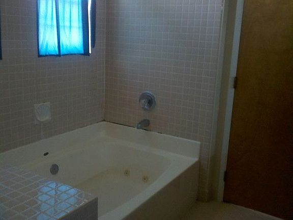 4th image of 1710 Bethesda Way