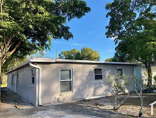 1270 NW 9th St #1W