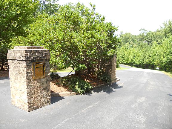 2nd image of 10 Saint Andrews Dr