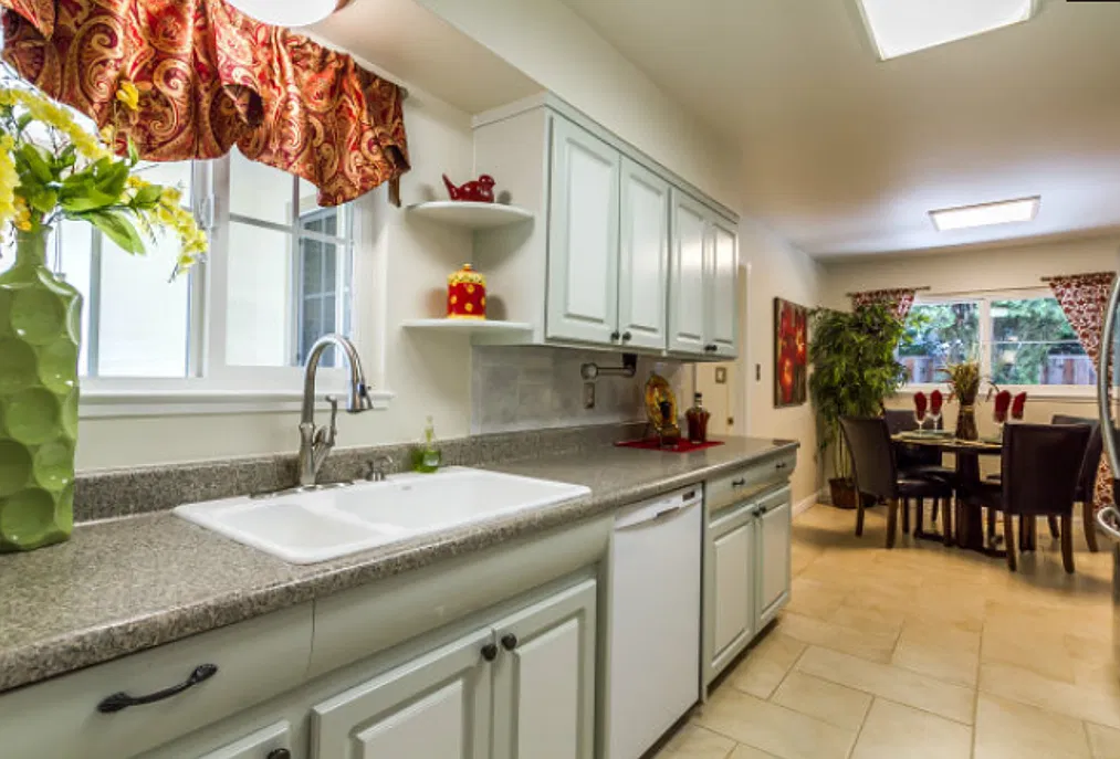 4 bed, 2.5 bath, 1678 sqft, $6,150 — Photo 4