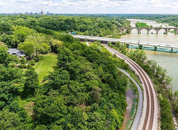 3rd image of 1234 Rothesay Cir