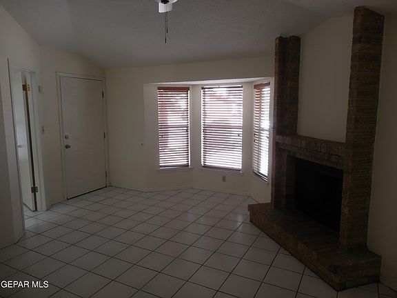 3rd image of 11392 Lake Erie Dr