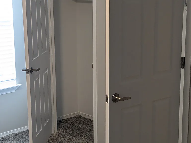 1978 E Wilkins Pl — Photo 2