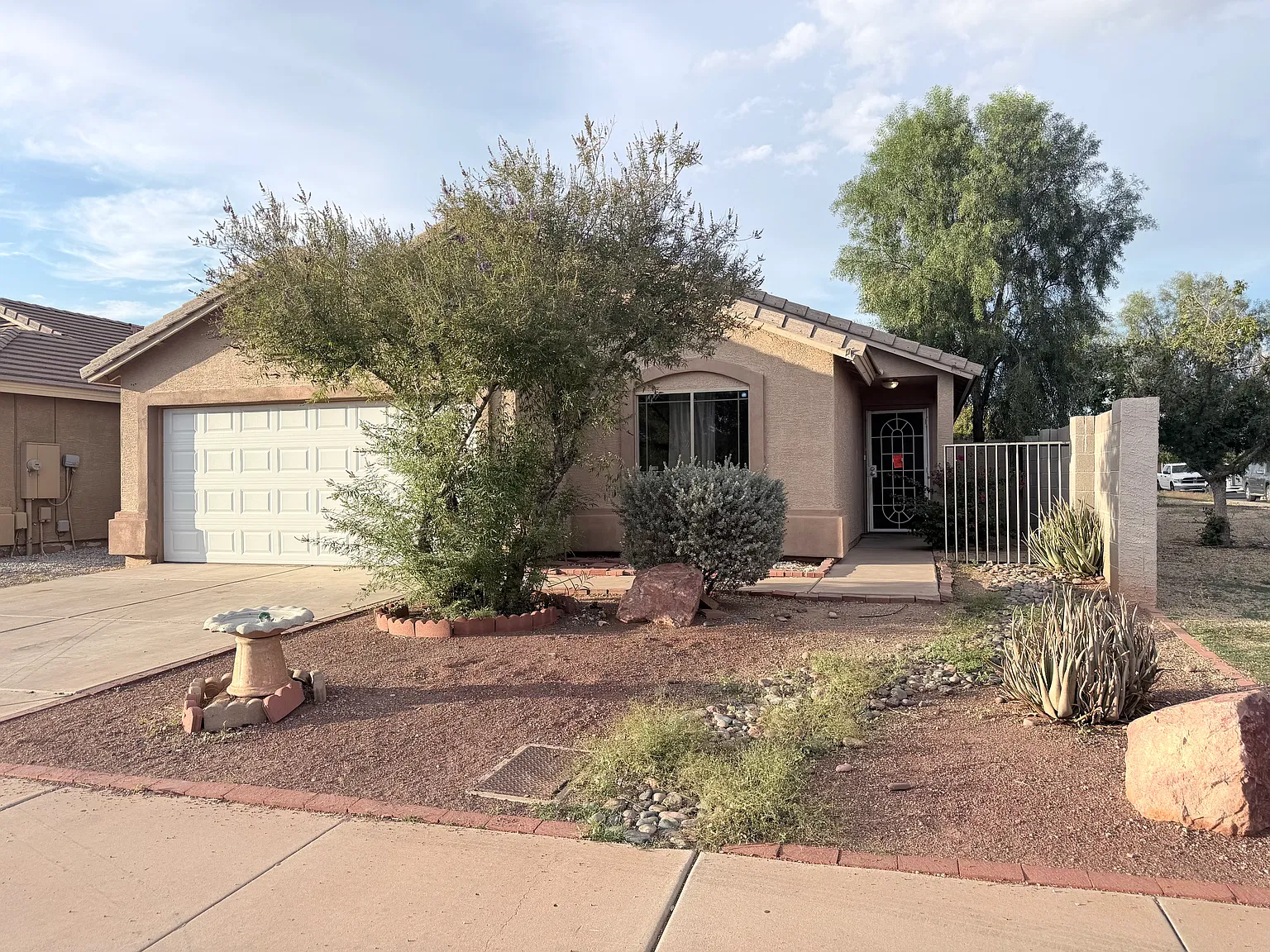3 bed, 1351 sqft, $2,200 — Photo 2