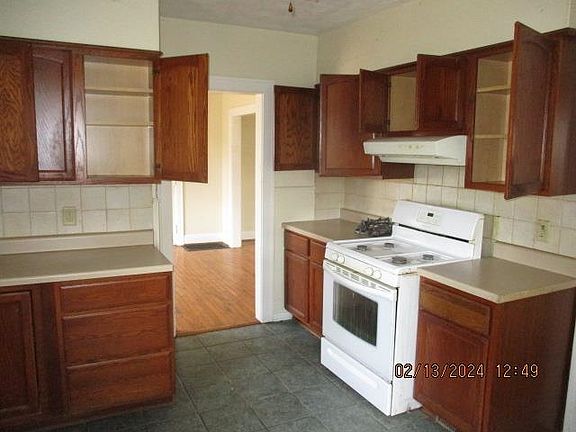 4th image of 2114 N Church St