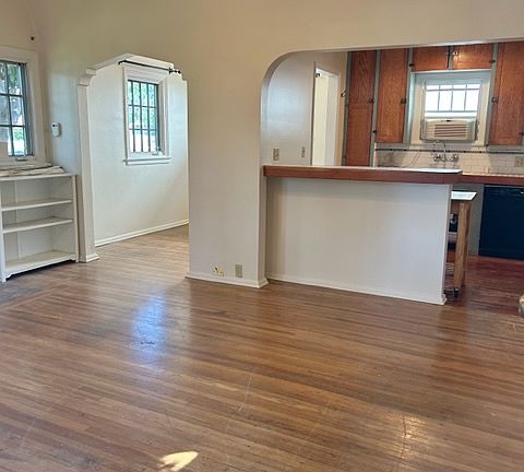 4th image of 4481 North Ave