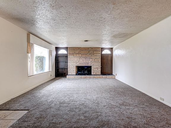 3rd image of 407 Basswood Ave