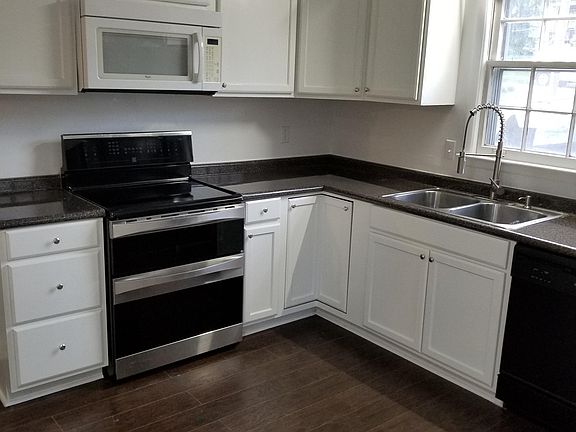 3rd image of 2907 W Linden Ave #A