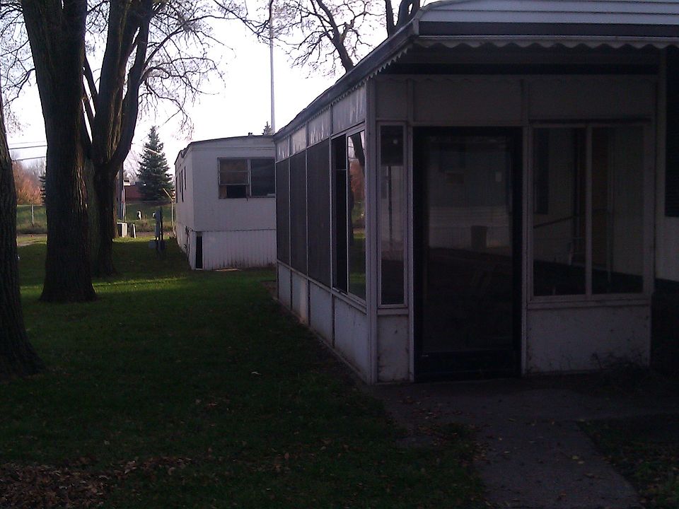front with view of yard