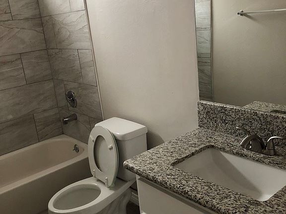 4th image of 13916 Cerise Ave APT 4
