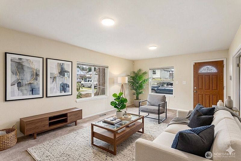 4th image of 3112 S Melrose Street