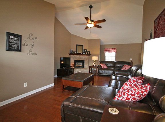 4th image of 179 Melissa Dr