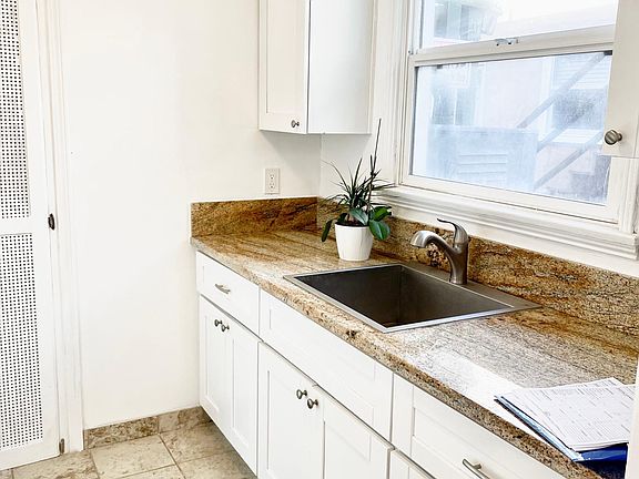 4th image of 3092 Meade Ave